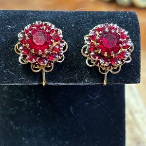 Sarah Coventry ruby glass clip on earrings